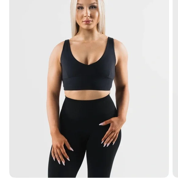 Black sports bra. Perfect condition size small - Picture 1 of 2